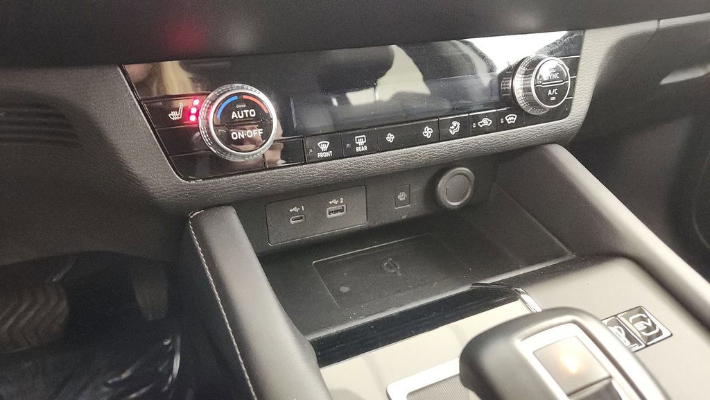 Used 2024 Mitsubishi Outlander SE AWD/4WD image 16