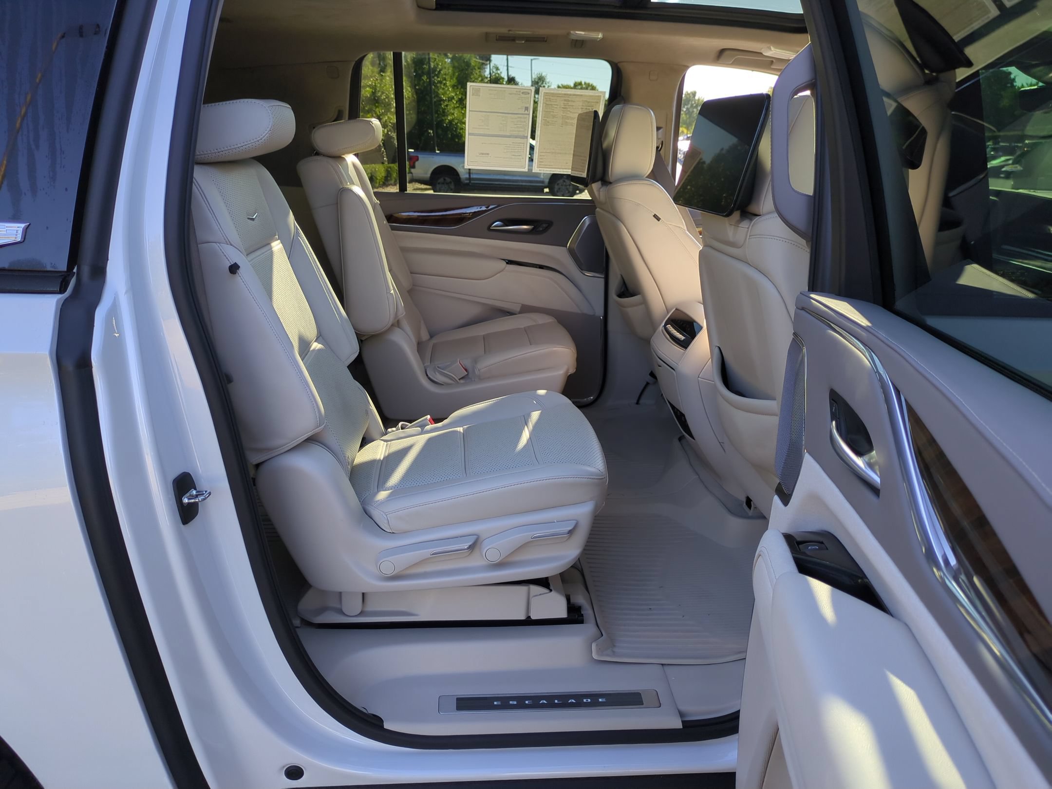 Used 2024 Cadillac Escalade ESV Sport Platinum AWD/4WD image 37