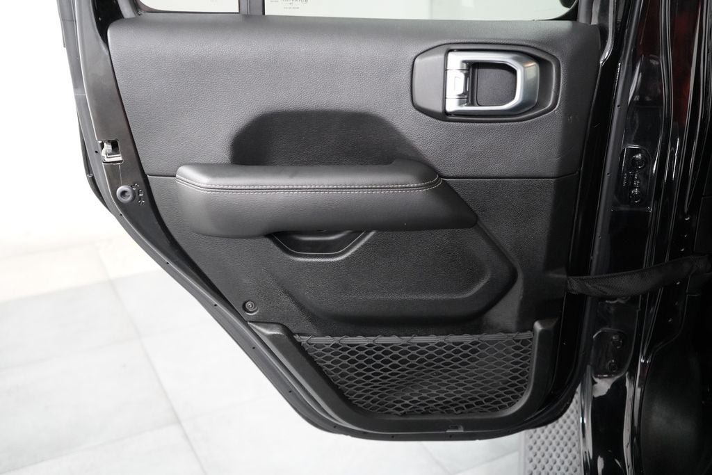 Used 2020 Jeep Wrangler Unlimited Sahara w/ Dual Top Group AWD/4WD image 21