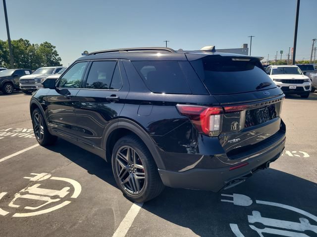 Certified 2025 Ford Explorer ST-Line w/ ST-Line Street Pack AWD/4WD image 7