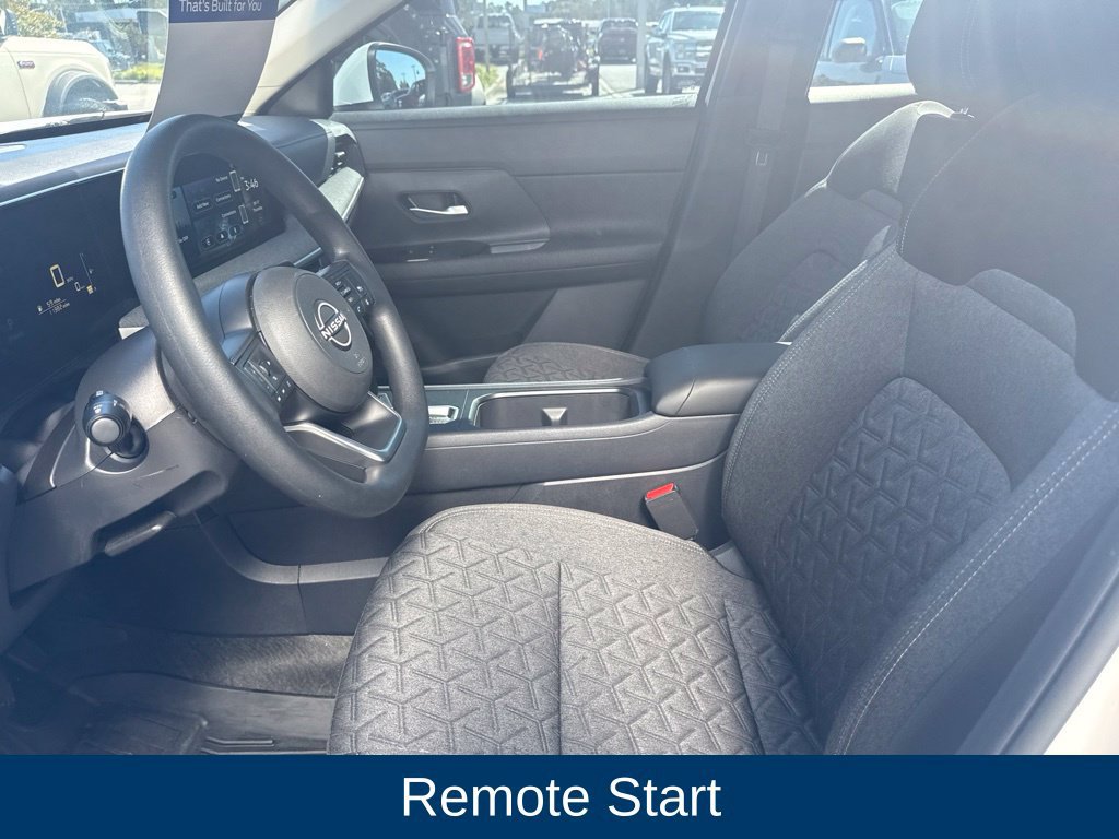 Used 2025 Nissan Kicks SV w/ SV Premium Package FWD image 11