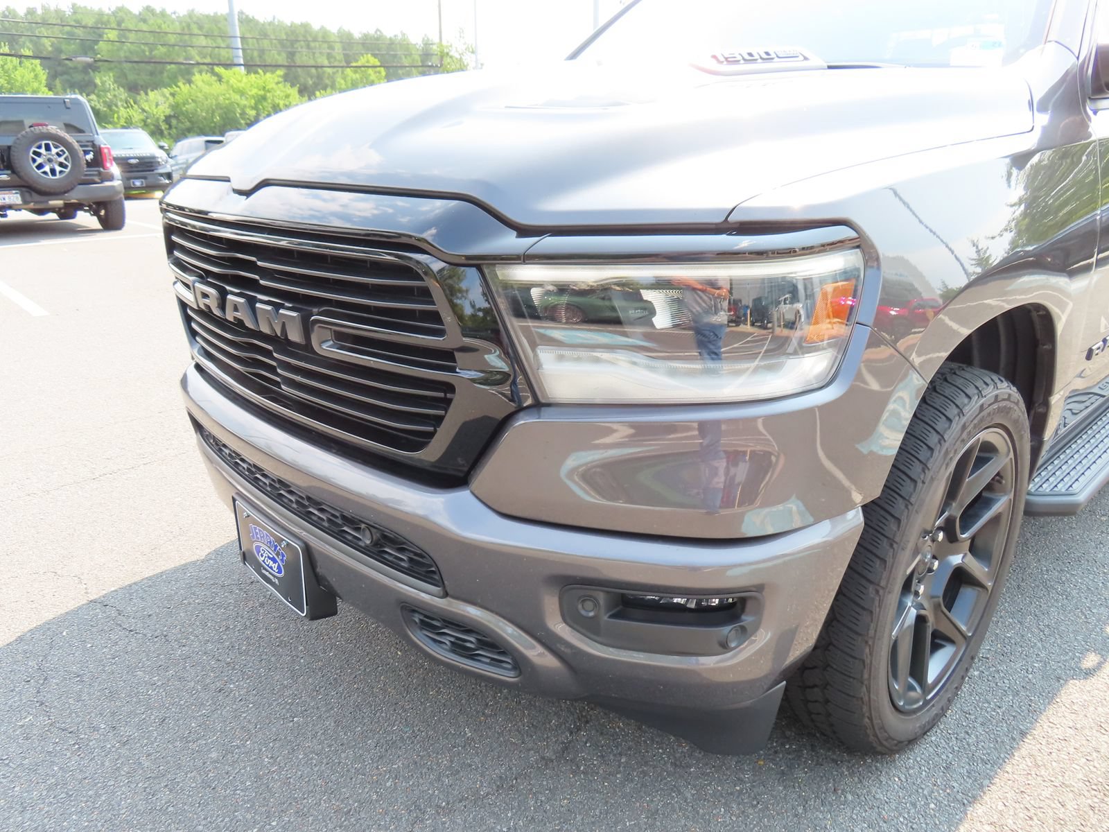 Used 2023 RAM 1500 Laramie AWD/4WD image 9