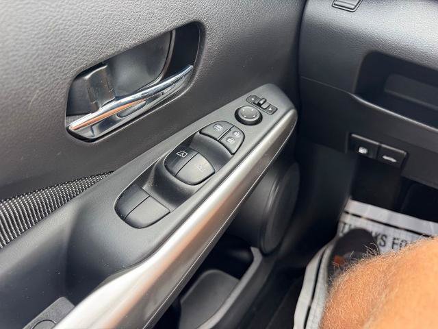 Used 2019 Nissan Kicks SV FWD image 18