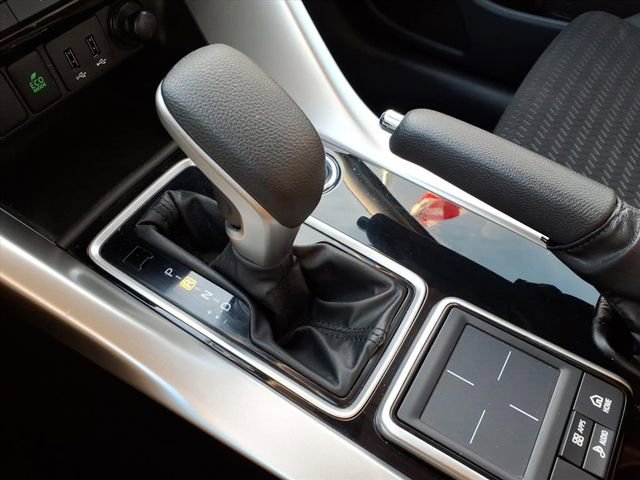 Used 2020 Mitsubishi Eclipse Cross LE image 28