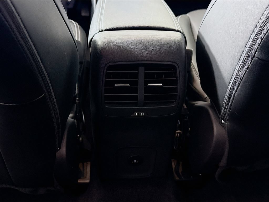 Certified 2025 Ford Escape Platinum FWD image 25