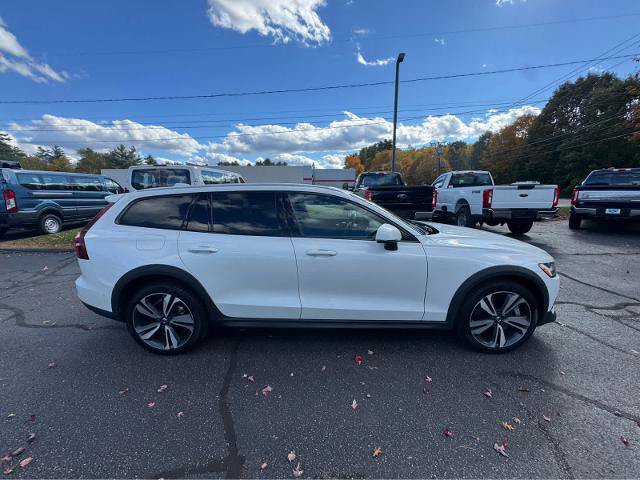 Used 2025 Volvo V60 B5 Cross Country Plus AWD/4WD image 7