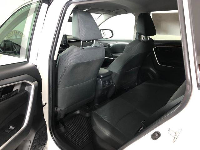 Used 2022 Toyota RAV4 LE AWD/4WD image 12