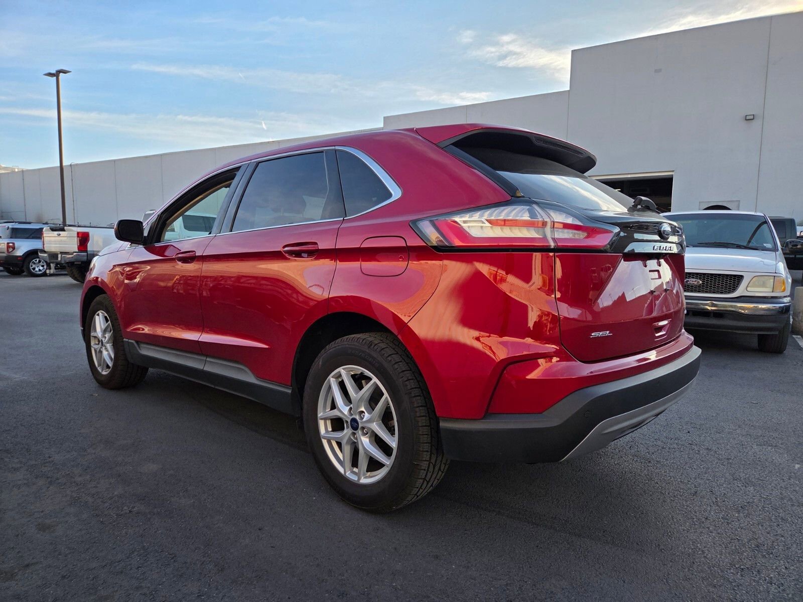 Certified 2022 Ford Edge SEL w/ Convenience Package image 3