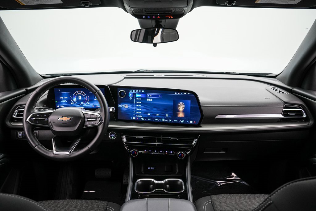 Used 2025 Chevrolet Traverse LT image 14