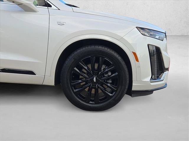 Used 2022 Cadillac XT6 Premium Luxury w/ LPO, ONYX Package FWD image 23