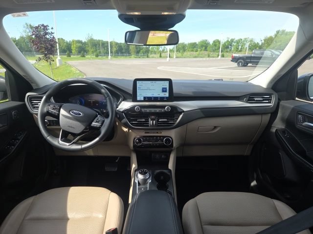 Certified 2022 Ford Escape Titanium AWD/4WD image 21