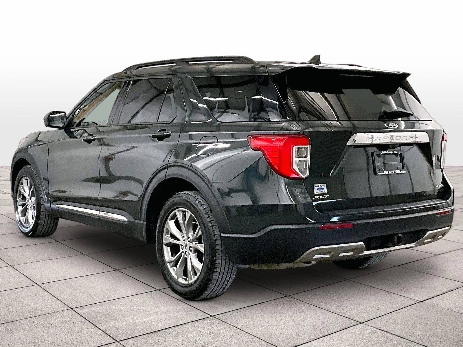 Certified 2022 Ford Explorer XLT w/ Equipment Group 202A AWD/4WD image 10