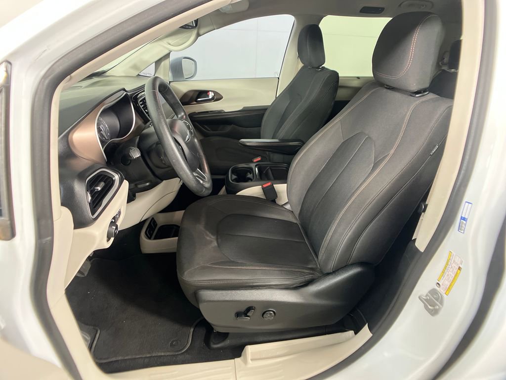 Used 2019 Chrysler Pacifica Touring Plus w/ Tire & Wheel Group image 30