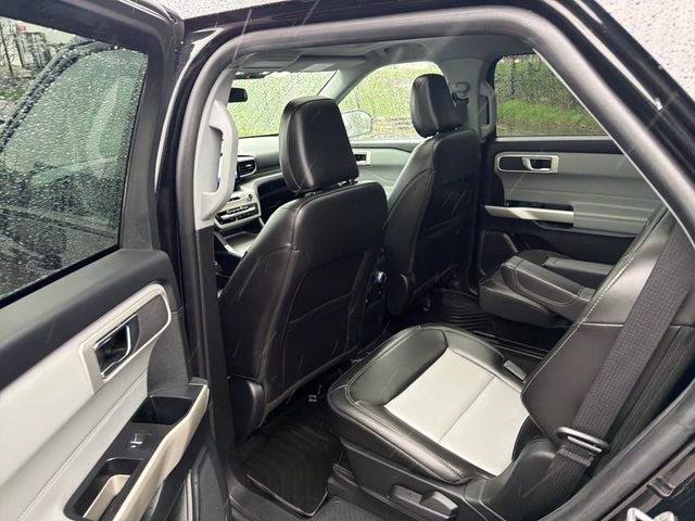 Certified 2022 Ford Explorer XLT w/ Equipment Group 202A AWD/4WD image 29