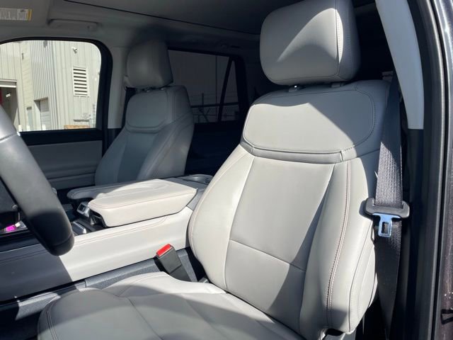 Certified 2025 Ford Expedition Active image 8