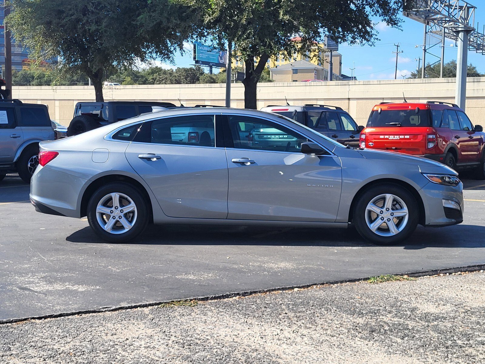 Used 2024 Chevrolet Malibu LT image 2