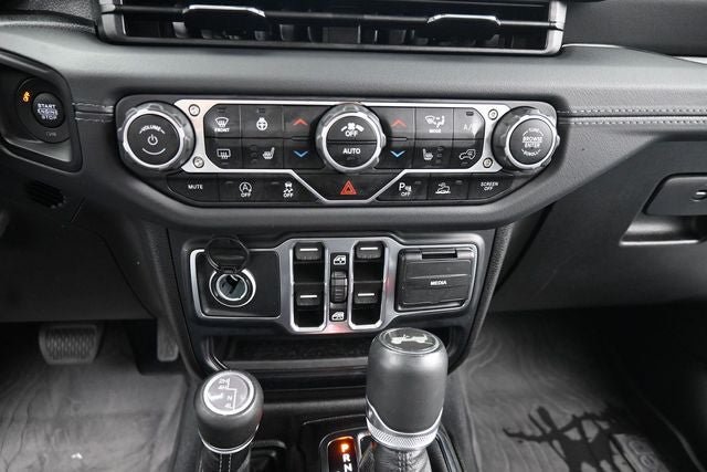 Used 2024 Jeep Wrangler Unlimited Sahara w/ Safety Group AWD/4WD image 30