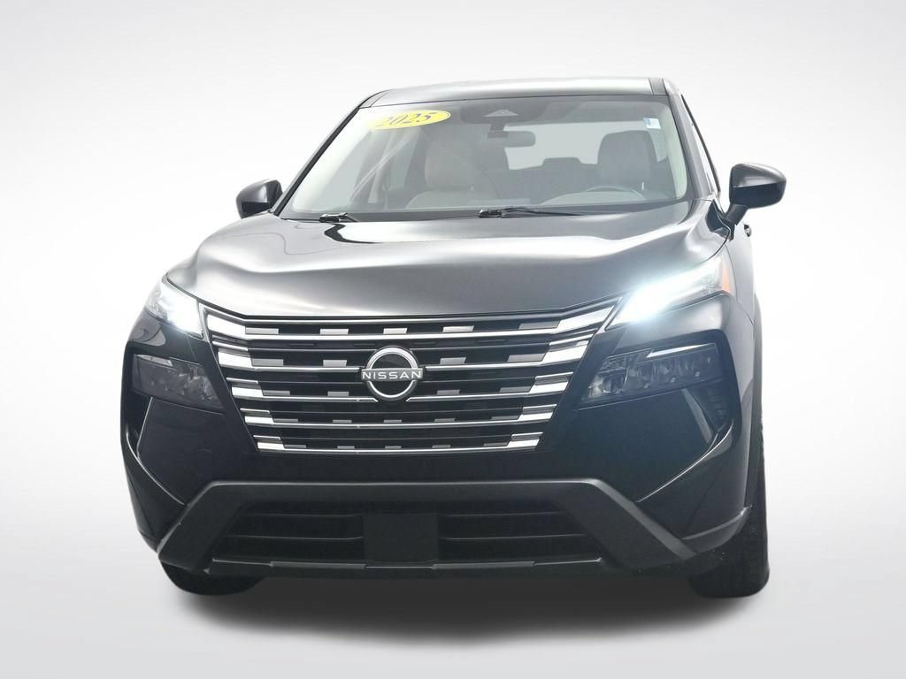 Used 2025 Nissan Rogue SV FWD image 2