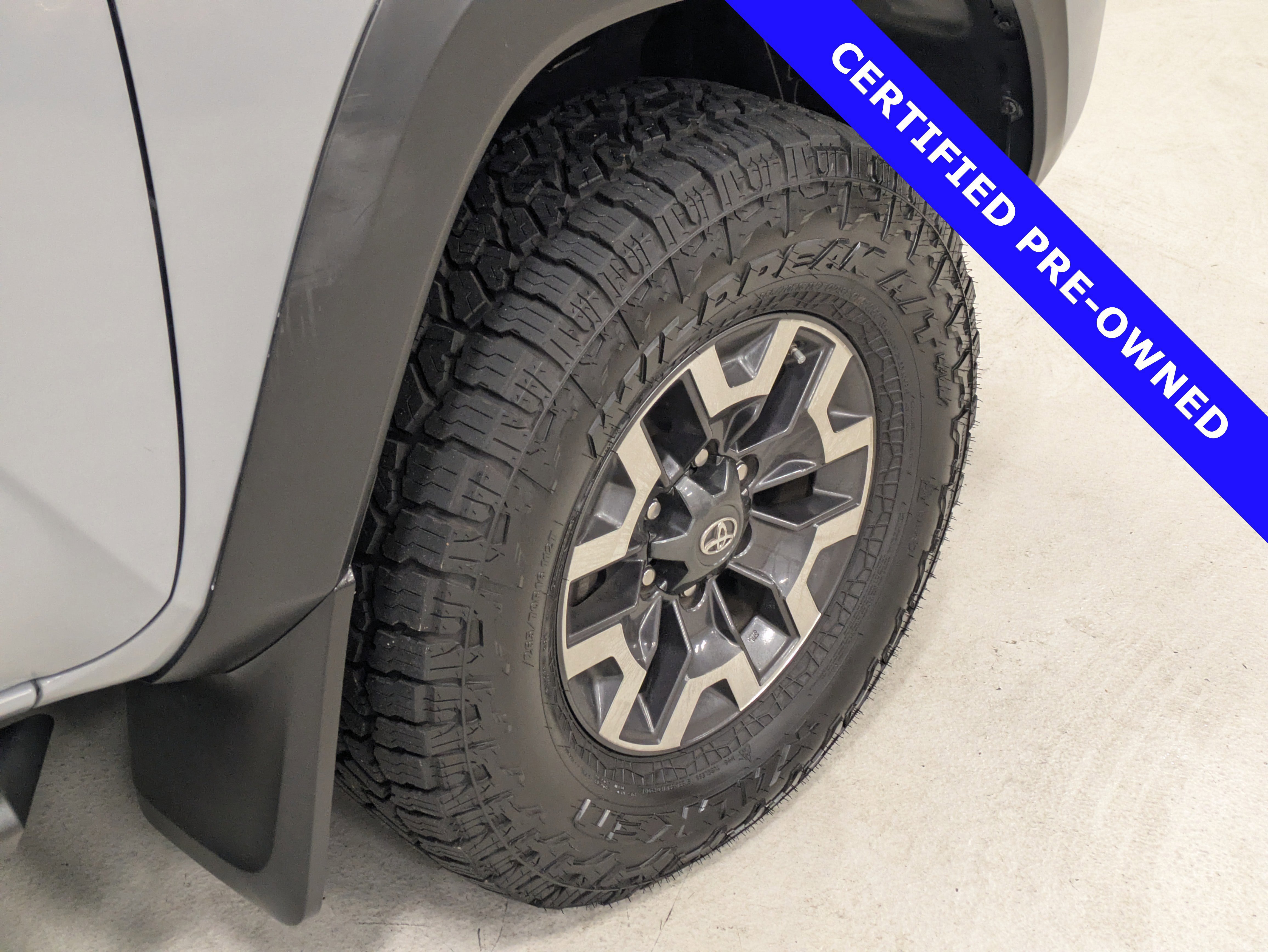 Used 2019 Toyota Tacoma TRD Off-Road image 12