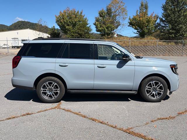 Certified 2025 Ford Expedition Active AWD/4WD image 2