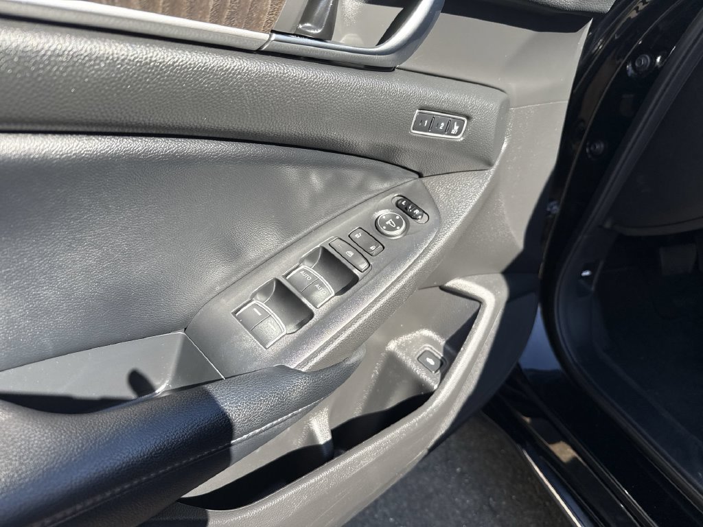 Used 2018 Honda Accord Touring image 13
