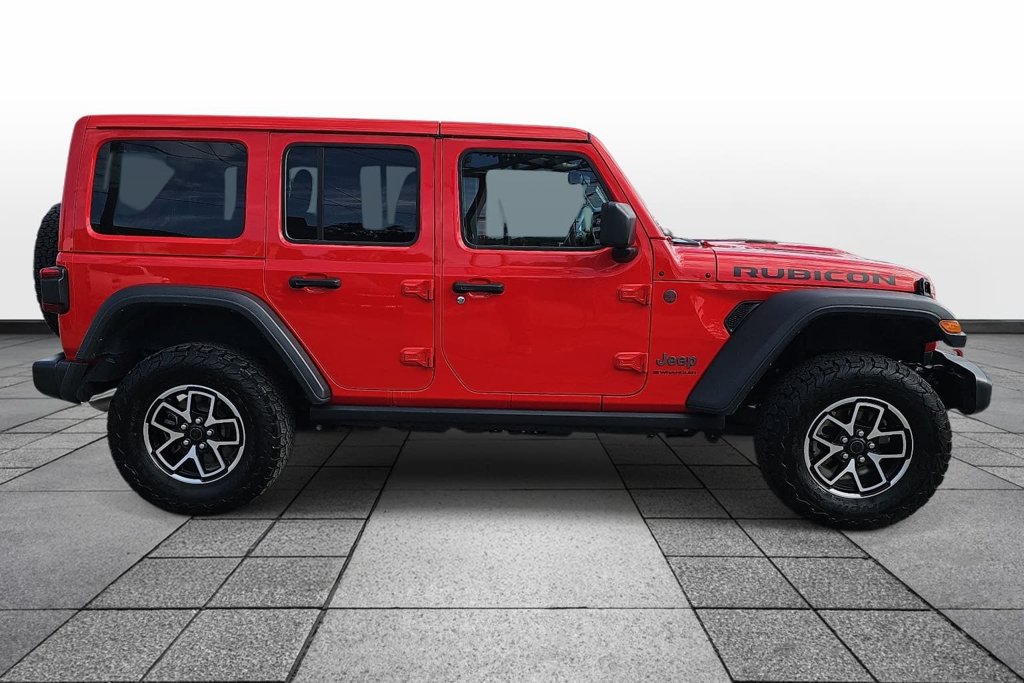 Used 2025 Jeep Wrangler Unlimited Rubicon AWD/4WD image 4