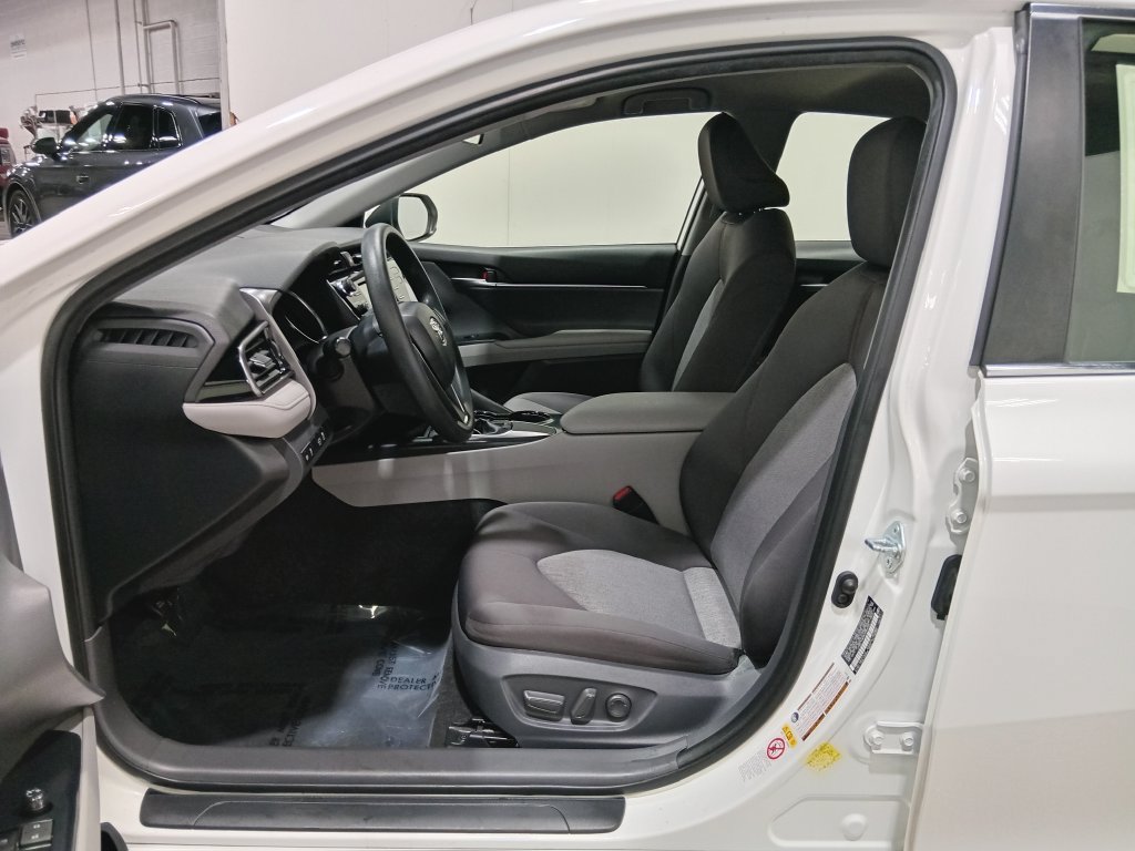Used 2019 Toyota Camry LE FWD image 16