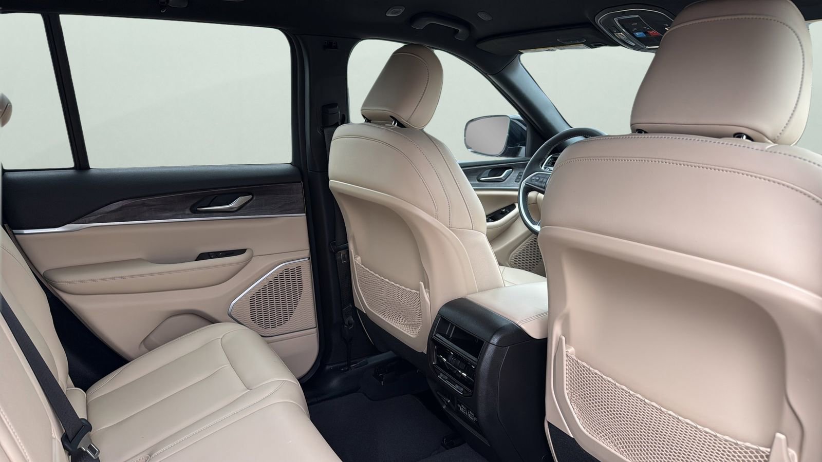 Used 2023 Jeep Grand Cherokee Limited RWD image 28