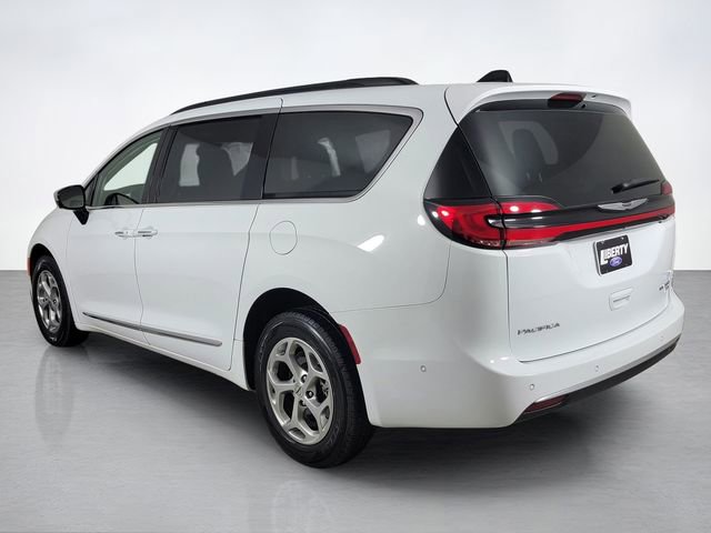 Used 2023 Chrysler Pacifica Limited AWD/4WD image 5