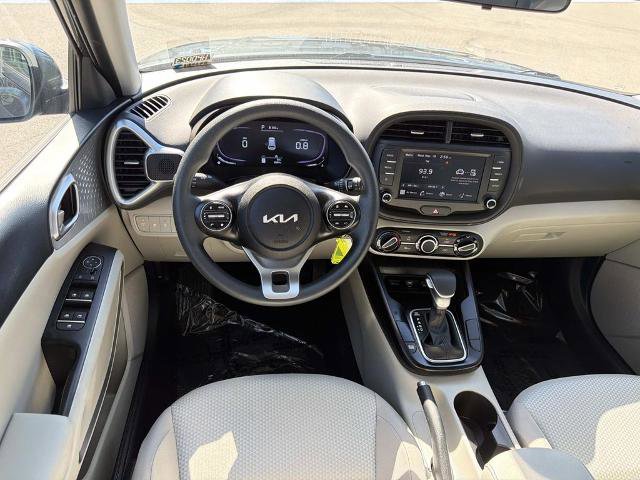 Used 2025 Kia Soul LX FWD image 11
