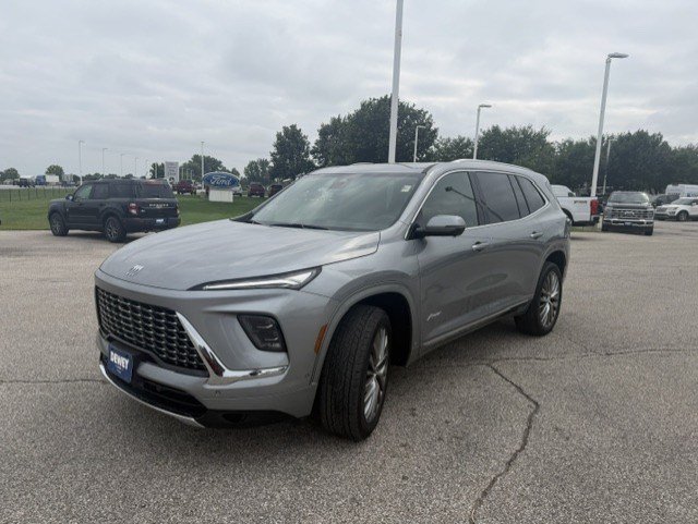 Used 2025 Buick Enclave Avenir w/ Super Cruise Package AWD/4WD image 3