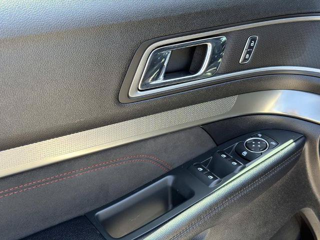 Certified 2018 Ford Explorer XLT w/ Equipment Group 202A FWD image 23