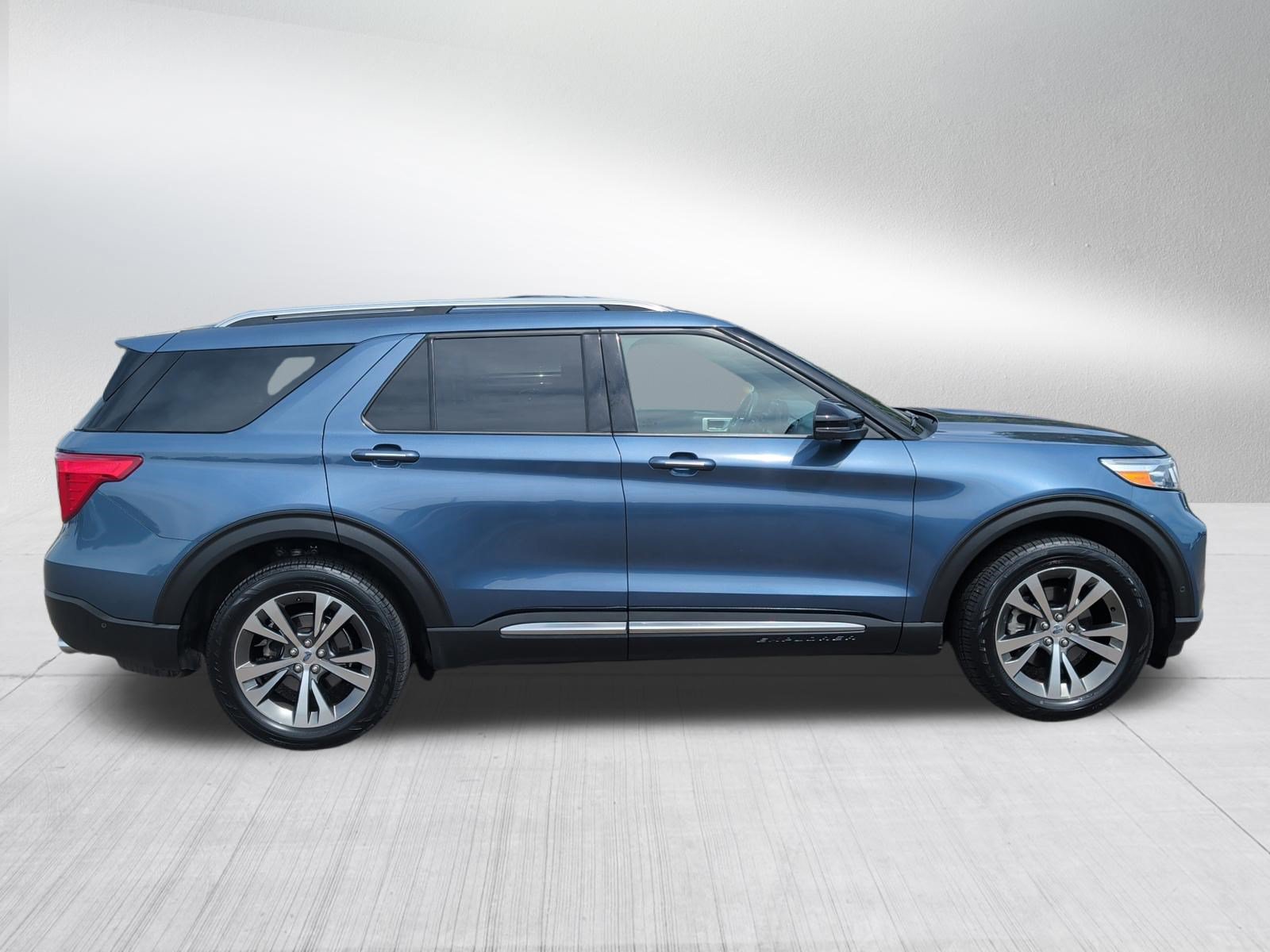 Certified 2020 Ford Explorer Platinum w/ Premium Technology Package AWD/4WD image 8