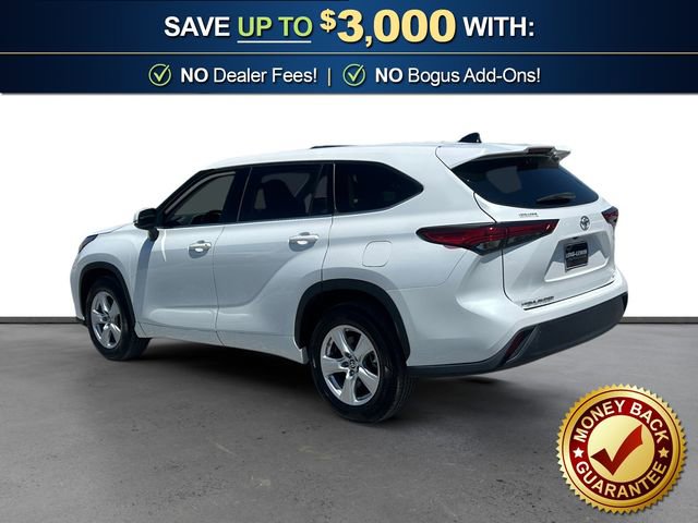 Used 2022 Toyota Highlander LE FWD image 4