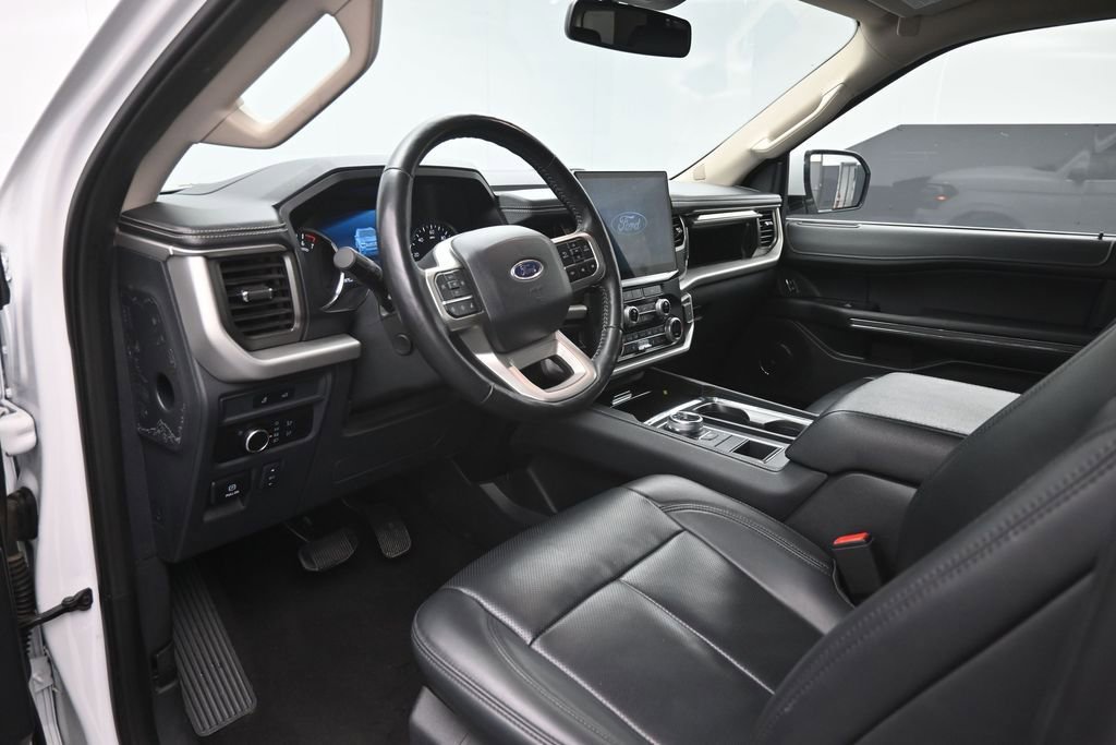 Certified 2024 Ford Expedition XLT RWD image 19