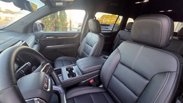 Used 2026 GMC Acadia Elevation w/ Elevation Premium Package FWD image 12