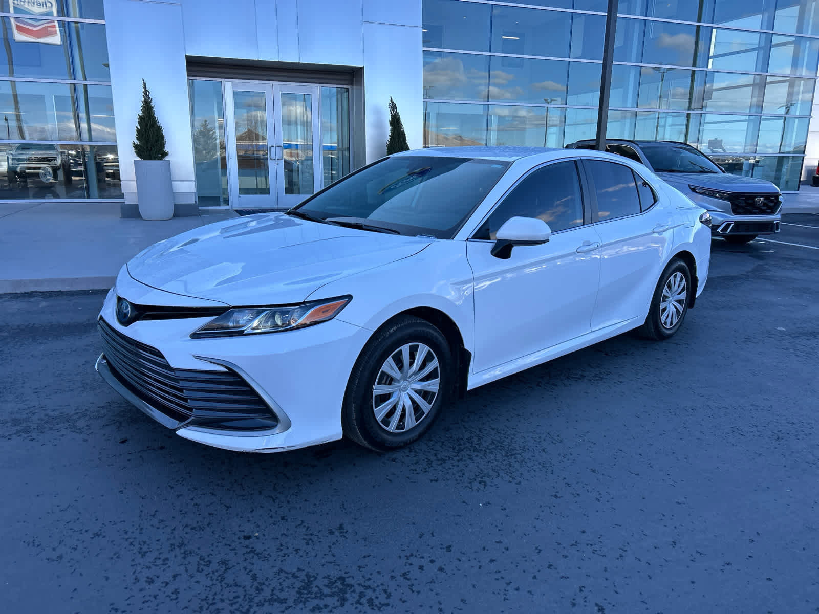 Used 2023 Toyota Camry LE image 2