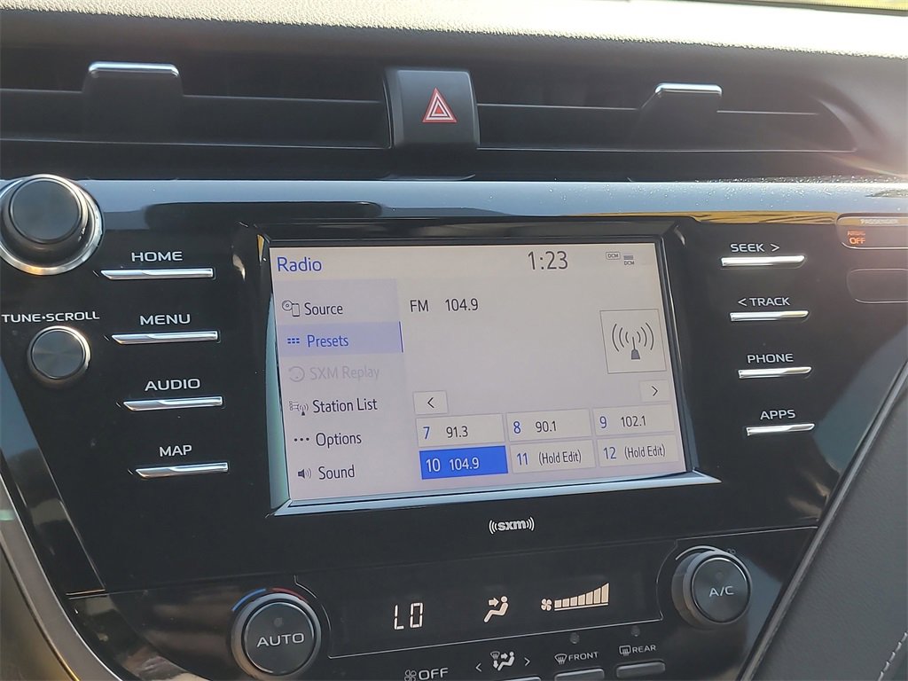 Used 2020 Toyota Camry SE image 19