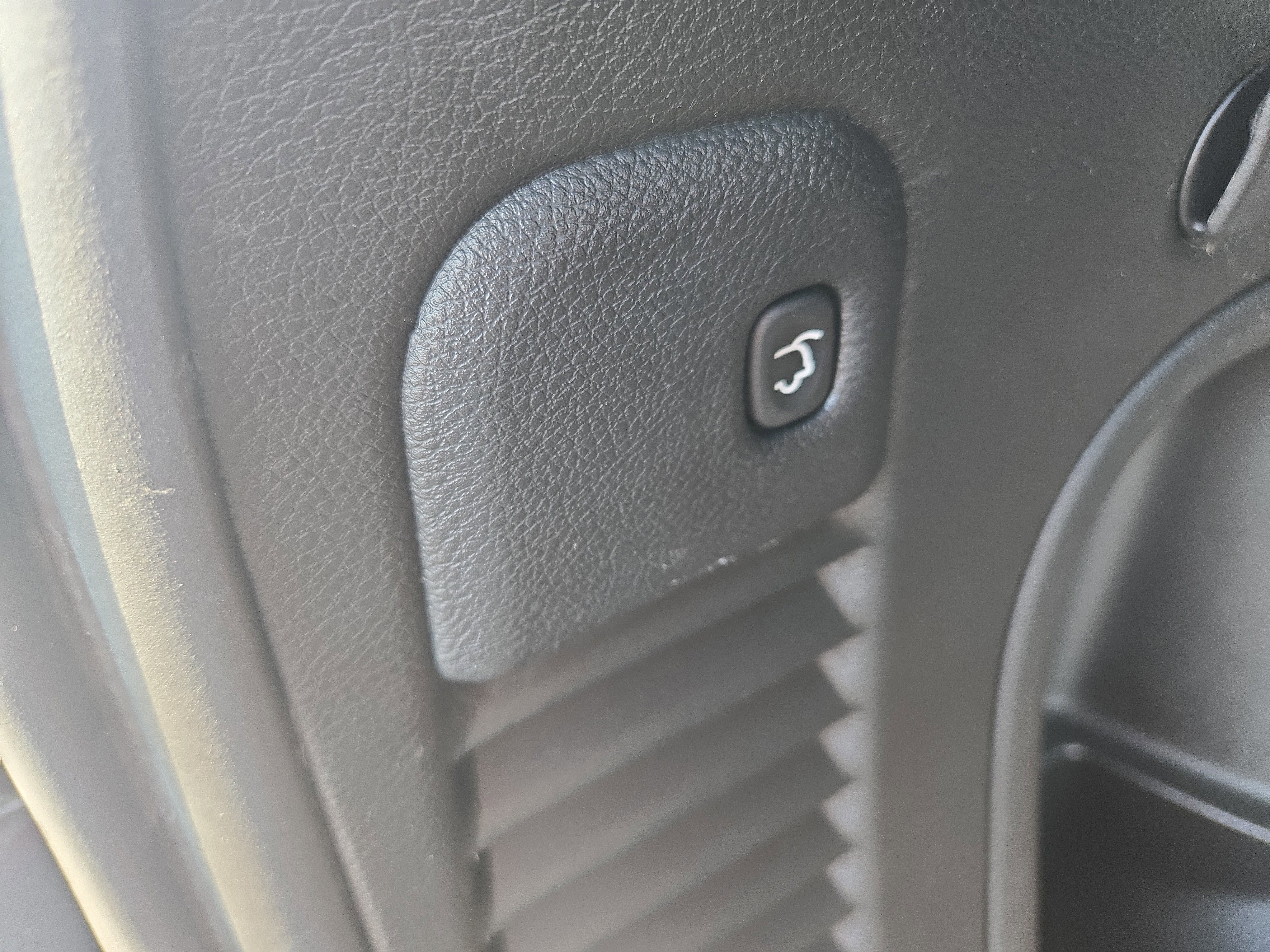 Used 2022 Jeep Grand Cherokee Laredo X image 12