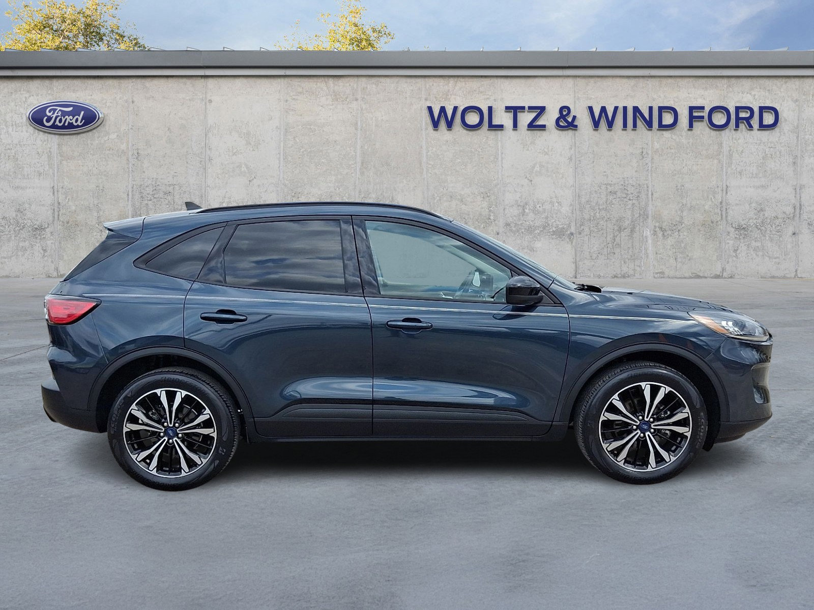 Certified 2022 Ford Escape SEL w/ SEL Stealth AWD Package image 2