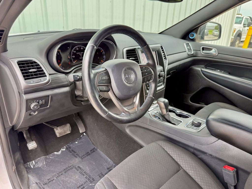 Used 2020 Jeep Grand Cherokee Laredo AWD/4WD image 10