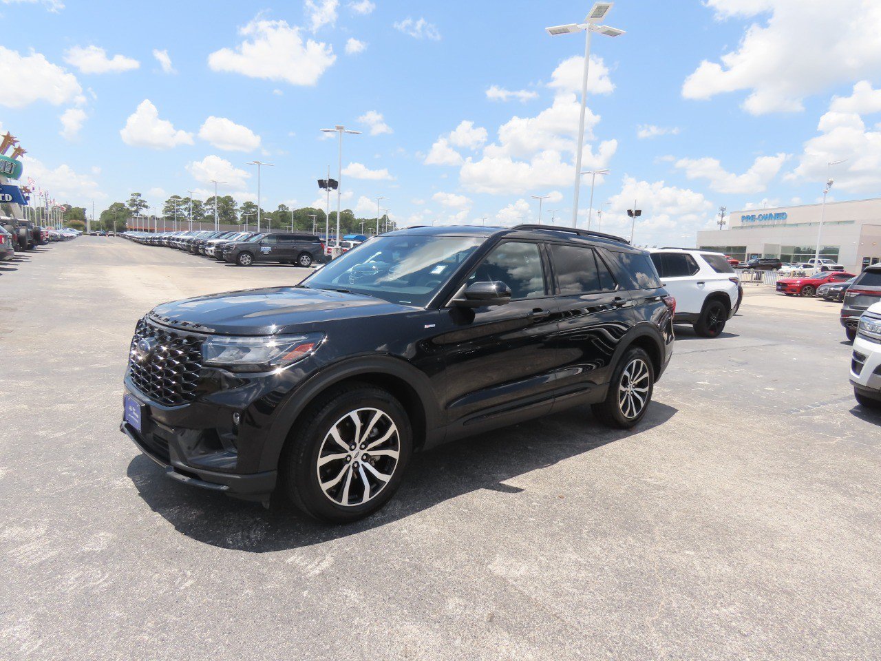 Certified 2025 Ford Explorer ST-Line AWD/4WD image 2