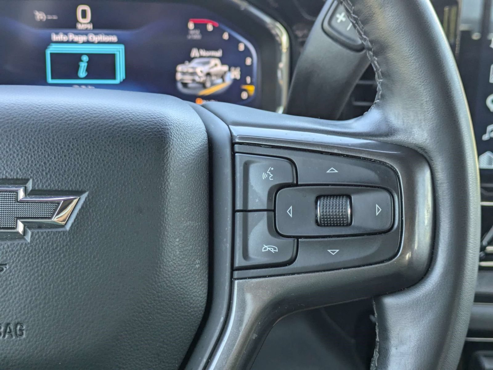 Used 2025 Chevrolet Silverado 2500 ZR2 w/ Technology Package AWD/4WD image 28