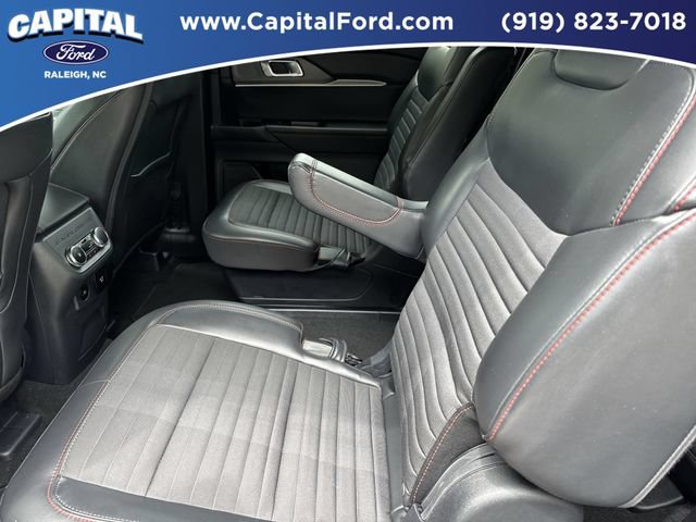 Certified 2025 Ford Explorer ST-Line w/ Premium Package RWD image 18