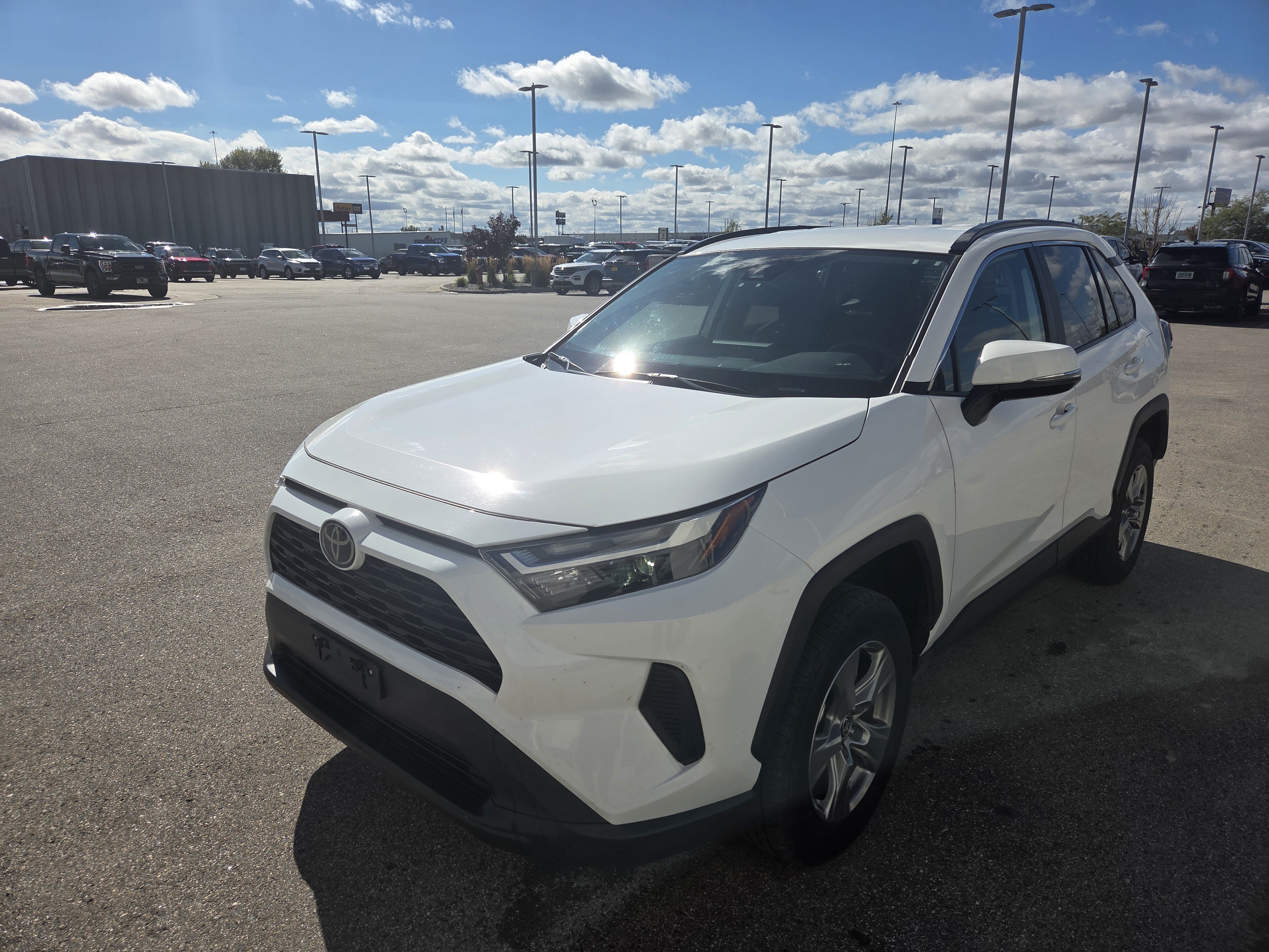 Used 2025 Toyota RAV4 XLE AWD/4WD image 3