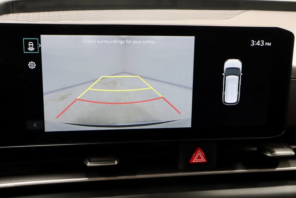 Used 2025 Kia Carnival FWD image 2