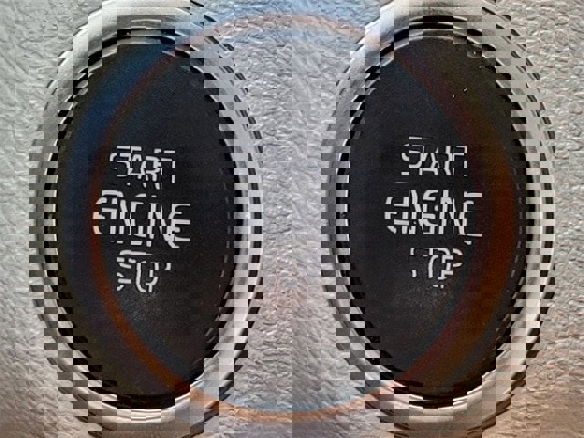 Used 2023 Volvo XC40 B5 Ultimate w/ Protection Package Premier image 8