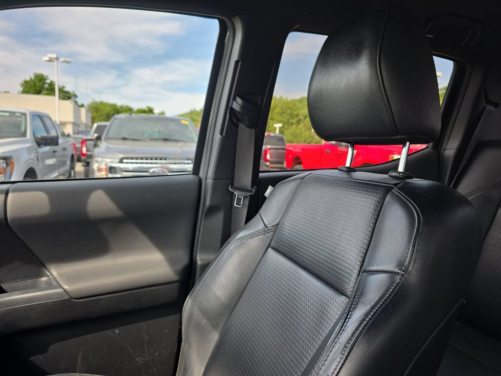 Used 2019 Toyota Tacoma TRD Sport AWD/4WD image 41