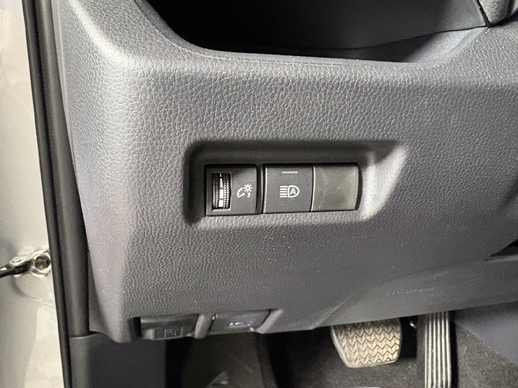 Used 2025 Toyota RAV4 XLE AWD/4WD image 13