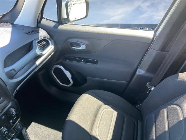 Used 2020 Jeep Renegade Latitude FWD image 14